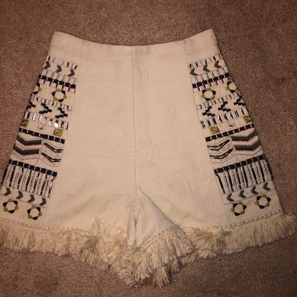 Embroidered shorts - Picture 2 of 5